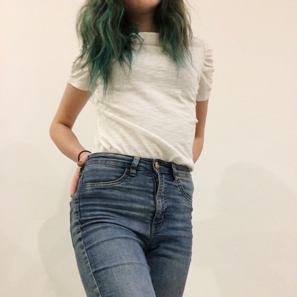 •white lilly pulitzer top w/ ruffled sleeves• - Picture 4 of 6